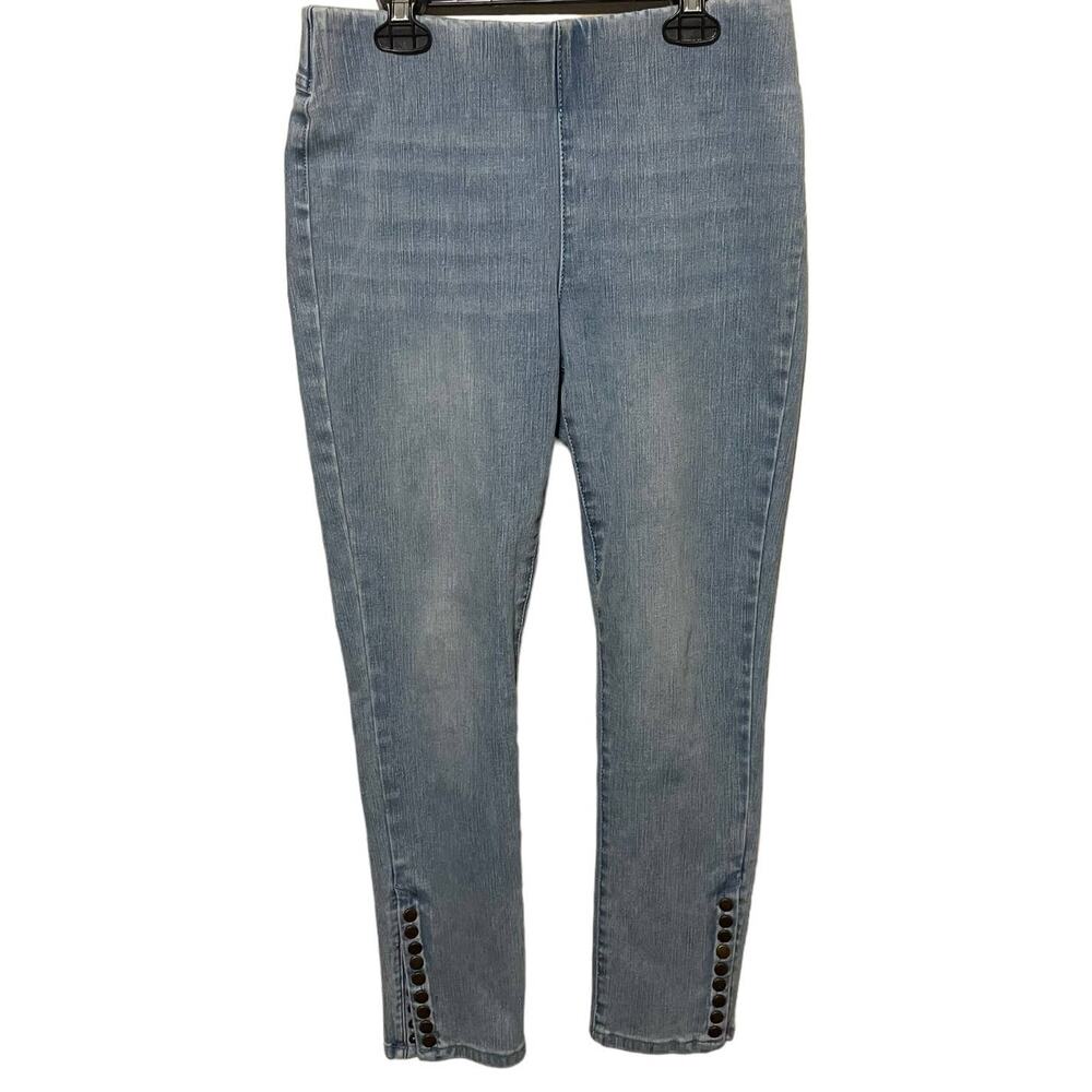 Soft Surrounding Light Wash Pull On Jeans with‎ rivet detailing